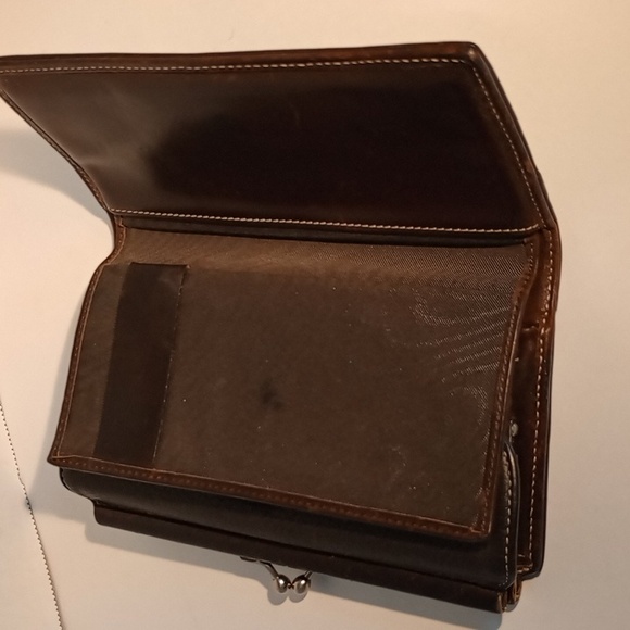 Dooney and Bourke leather women’s wallet. - Picture 6 of 9